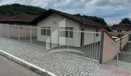 Casa com amplo terreno a venda no bairro São Marcos !!