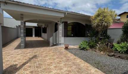 Casa à venda com 3 quartos no bairro Iririú!