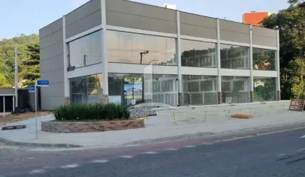 Excelentes salas comerciais com mezanino a venda no bairro Anita Garibaldi !!