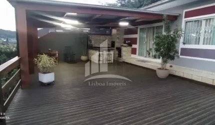 Casa com 03 Quartos + Suíte a venda no bairro Iririu !!