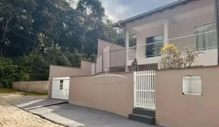 Casa averbada com 4 quartos no Costa e Silva!