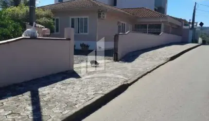 Casa Averbada a venda no bairro João Costa !!
