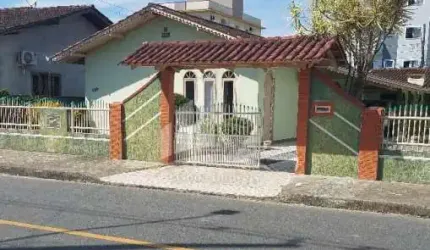 Casa com 04 Quartos a venda no bairro Iririú !!