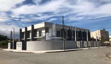 Sobrado geminado novo no Espinheiros!