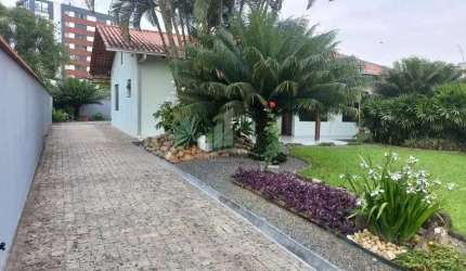 Ampla residência AVERBADA a venda no bairro Costa e Silva !!
