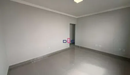 Apartamento impecável, no canal 6 de frente, 2° andar com sacadinha. 2 quartos sendo 1 suite e vaga