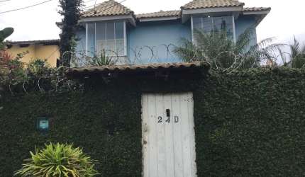 Vendo linda casa em via pública - Vargem Pequena _RJ