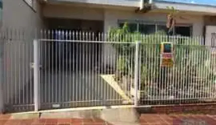 CASA TERREA EM BOM ESTADO OTIMA LOCALIZAÇÃO