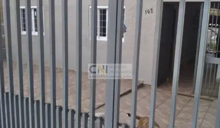 CASA MUITO BEM CONSERVADA NO JARDIM LEONOR