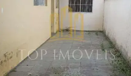 Casa antiga em terreno de 250 m2 em bom estado de conservacao