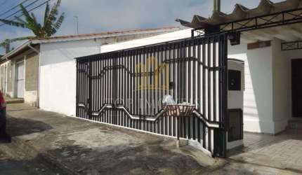 Excelente casa com3 dormitorios suite, no conjunto Sao Benedito, em otimo estado de conservacao toda em porcelanato, aceita permuta por apartamento