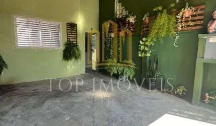 Excelente Casa localizada no  Jardim Colonial Avenida principal com 2 dormitorios Churrasqueira