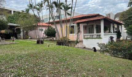 Excelente Localizacao Casa  Terrea no Jardim Esplanada 1040m2 de Terreno, 350m2 de Area Construida