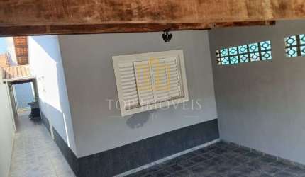 Oportunidade! Casa de 2 dormitorios com planejados e piscina no Residencial Uniao - Zona Sul