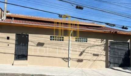 Casa a Venda no Bosque dos Eucaliptos – Recem-Reformada, Espacosa e Pronta para Morar!  Se voce esta em busca de conforto, praticidade e uma localizacao privilegiada, encontrou o seu novo lar!