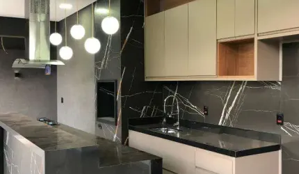 CASA GAIVOTA 2. 3 DORMITÓRIOS SENDO 1 SUÍTE MÁSTER.