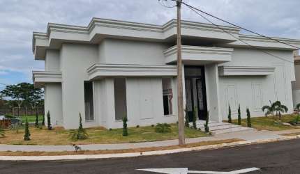 Casa Condomínio Golden Park.