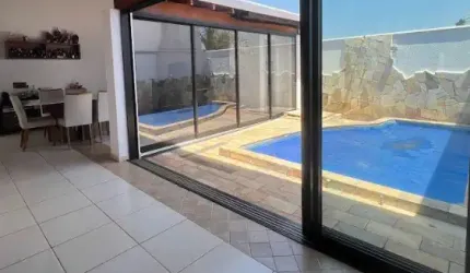 Casa Condomínio Belvedere.