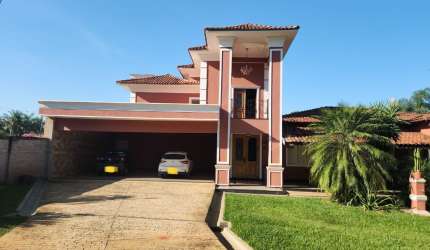 Casa Condomínio Monte Carlo.
