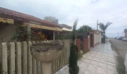 Casa à venda na Praia Grande, Matinhos, PR.