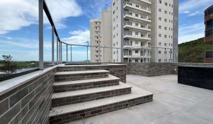 Cobertura linear reformada com piscina e churrasqueira privativas, 3 quartos, 1 suite e 2 vagas de garagem na Praia do Morro, Guarapari- ES