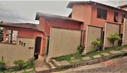 Casa à Venda com 3 Quartos no Bairro Santo Antônio - Itabira-MG