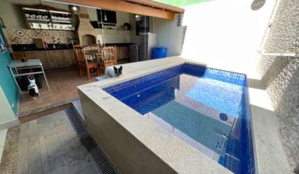Casa duplex 3 suítes, piscina, espaço Gourmet à venda no Bairro São Judas Tadeu - Guarapari ES.