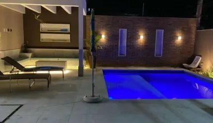 Casa Duplex à venda, decorada, alto padrão composta de 3 quartos, suíte máster, na Praia do Morro, Guarapari ES.