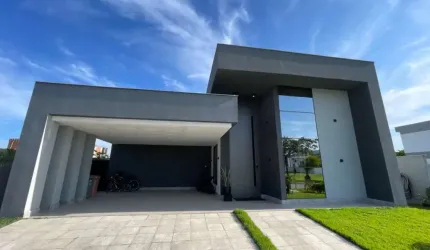 Venha se encantar com esta maravilhosa casa linear à venda no prestigiado Condomínio Alphaville Jacuhy, em Serra - ES.
