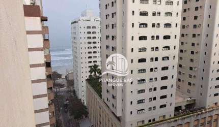 Cobertura Duplex com 3 quartos sendo 1 suíte no Centro do Guarujá, uma quadra da praia com piscina e terraço.