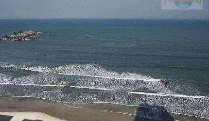 Pitangueiras - Maravilhosa cobertura, frente total para o mar e área de lazer no prédio.