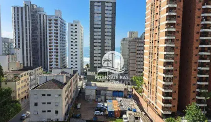 Apartamento amplo com pequena vista para o mar na Praia das Astúrias.