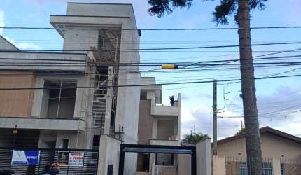 TRIPLEX FRONTAL COM 4 QUARTOS - 3 SUÍTES