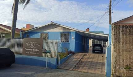 Casa Térrea 04 quartos muito bem localizada