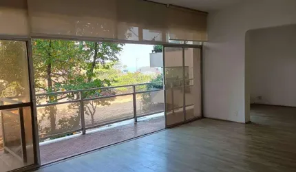 Apartamento de 3 quartos na quadra da praia do Leblon