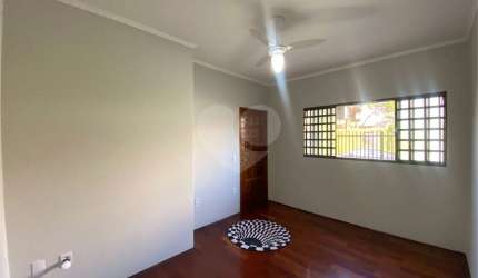 Casa com 3 quartos à venda ou para locação em Centro - SP