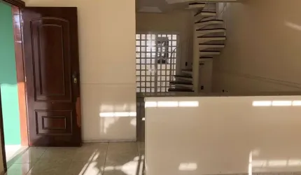 Casa para venda em Centro de 250.00m² com 4 Quartos, 1 Suite e 6 Garagens