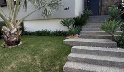 Casa para venda em Jardim Residencial Dona Maria José de 392.00m² com 3 Quartos, 3 Suites e 4 Garagens