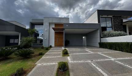 Casa para venda em Jardim Residencial Dona Maria José de 156.00m² com 3 Quartos, 1 Suite e 4 Garagens