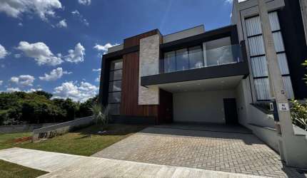Sobrado para venda em Colinas De Indaiatuba de 299.00m² com 4 Quartos, 4 Suites e 4 Garagens