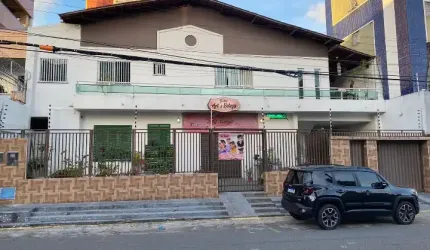 Vende excelente casa para fins comerciais