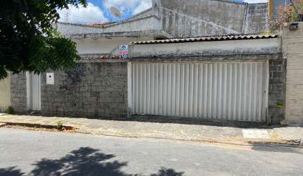 Vende excelente casa no Bairro de Fatima