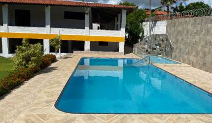Vende excelente casa de praia.