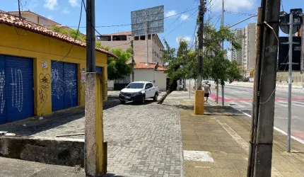 Aluga um excelente ponto comercial de esquina