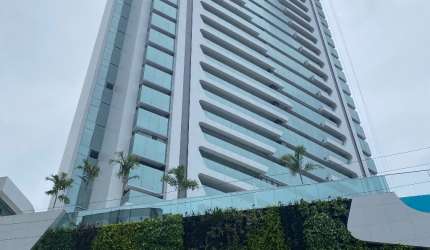 Vende apartamento de alto padrão na beira mar.