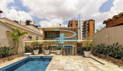 Casa assobradada Alto-padrão