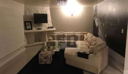 Excelente Casa/Sobrado de 3 Dormitórios sendo 1 Suíte c/ 4 vagas de Garagem, Bairro Sumaré, Alvorada/RS.  330 Total, 300 Privativos.