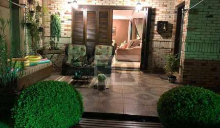 Excelente Casa de 3 Dorm. c/ 4 Vagas de Garagem, bairro Alto Petrópolis, Porto Alegre/ RS, 214m² Privativos.