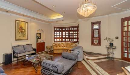 Casa tipo para venda com 4 quartos, sendo 2 suítes, 232m²