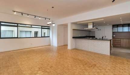Apartamento tipo para venda com 3 quartos, sendo 1 suíte, 220m²